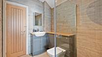 The en suite to bedroom 2, which can also be accessed from the twin bedroom if you choose. This is very helpful for a family set-up with younger children.