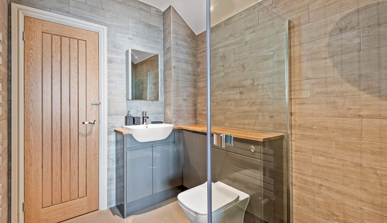 The en suite to bedroom 2, which can also be accessed from the twin bedroom if you choose. This is very helpful for a family set-up with younger children.