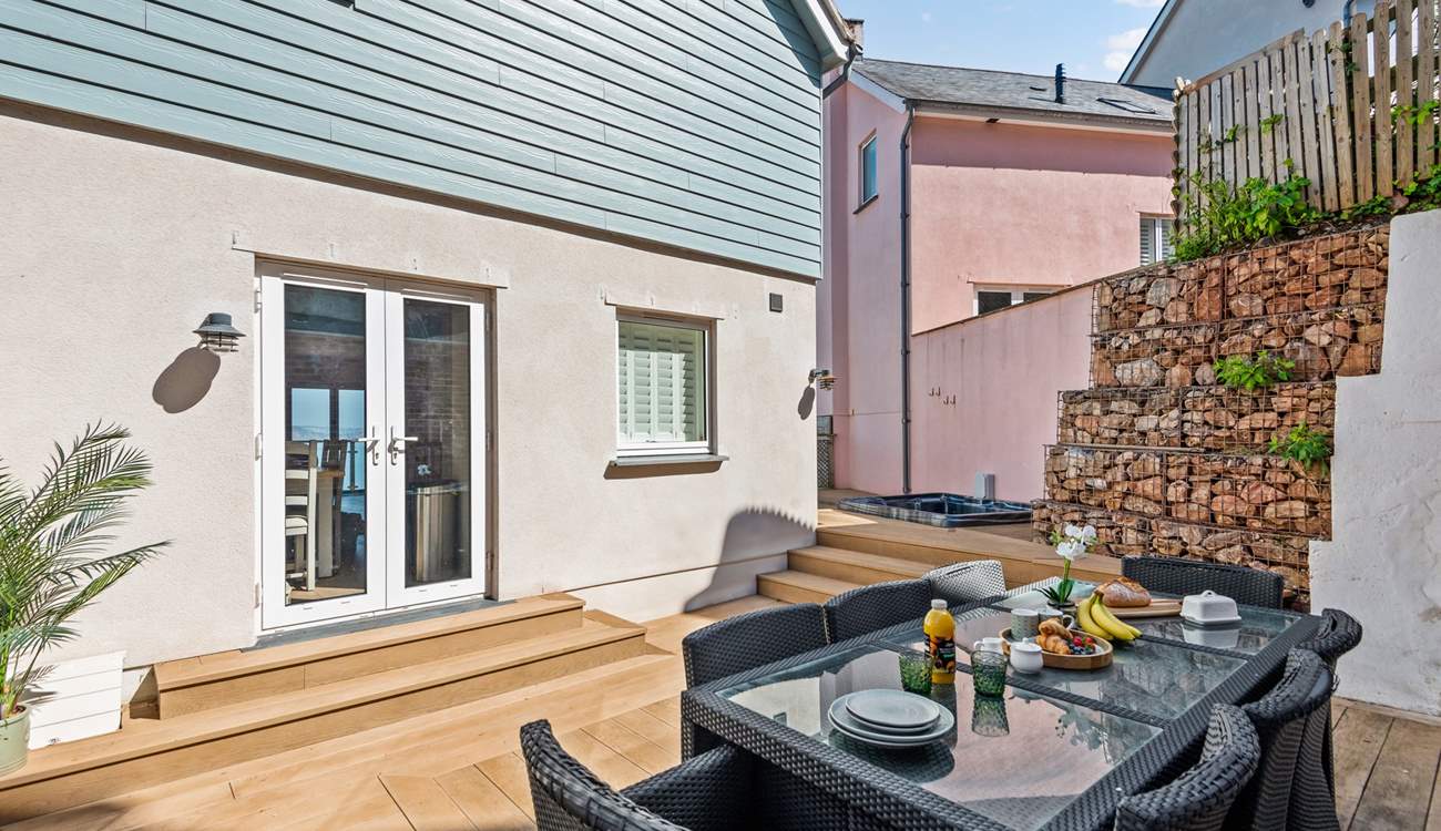 What a lovely spot for a  touch of dining alfresco.