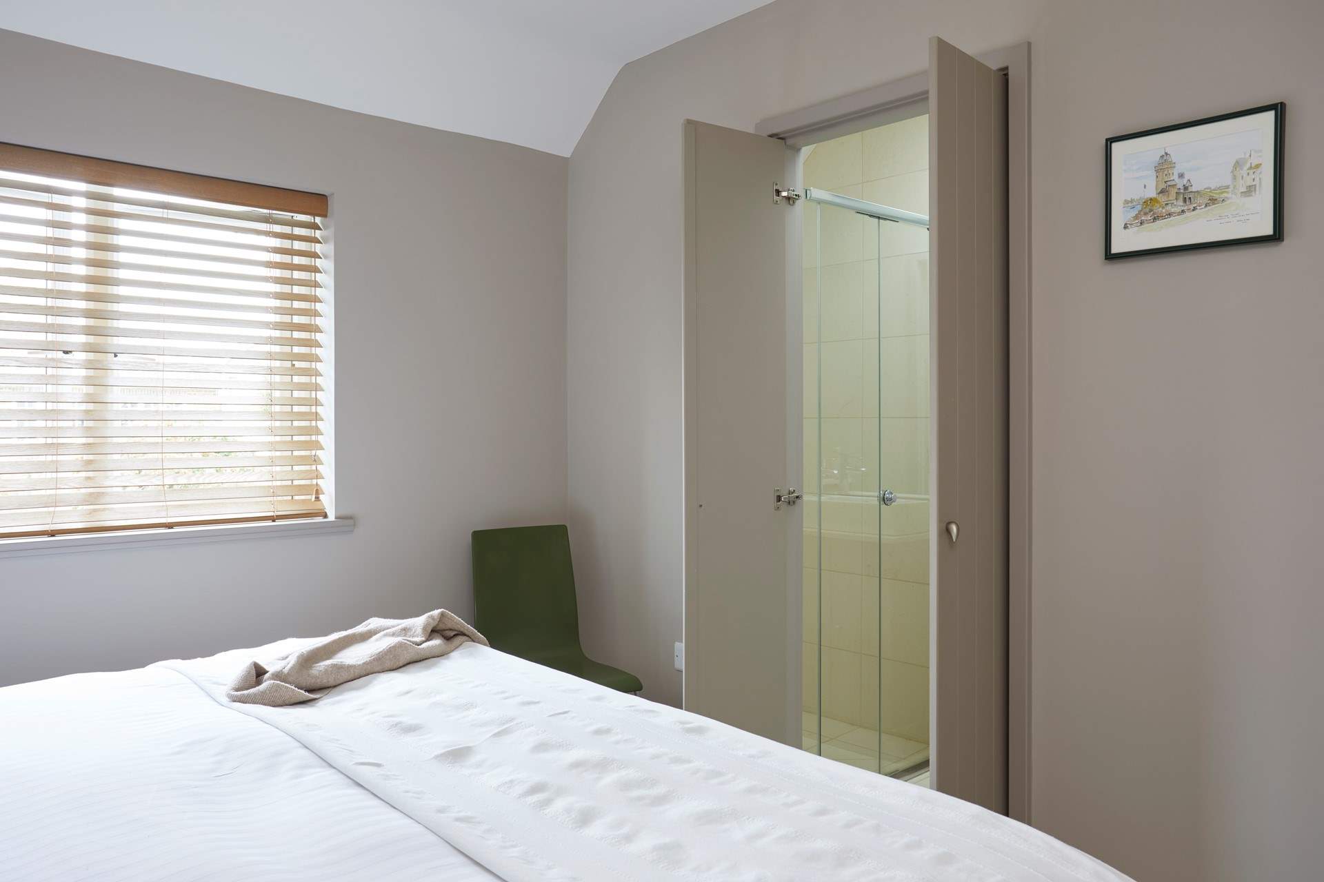 ...and en suite shower-room.