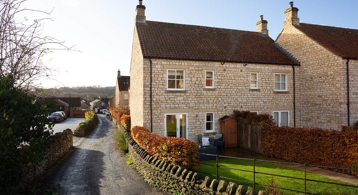 The garden of No 9 is surrounded by a pretty beech hedge and the lane takes you directly to the market square. 