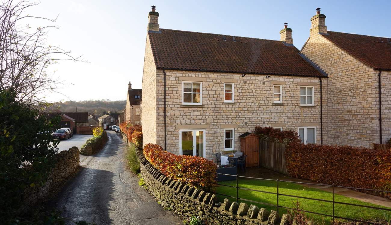 The garden of No 9 is surrounded by a pretty beech hedge and the lane takes you directly to the market square. 