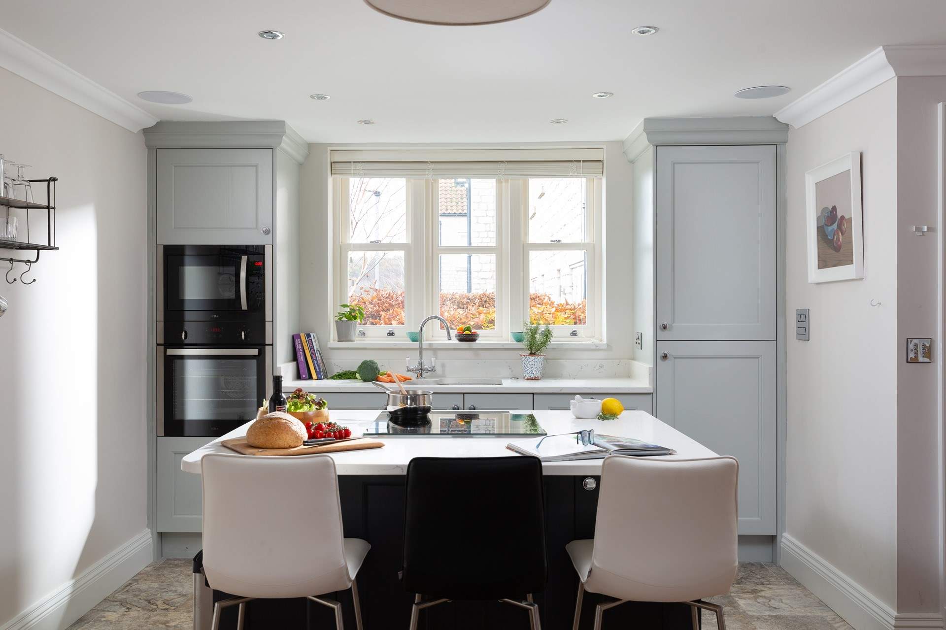 The stylish and well-equipped kitchen. 