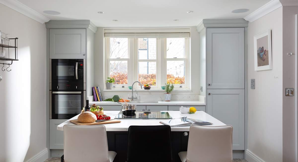 The stylish and well-equipped kitchen. 