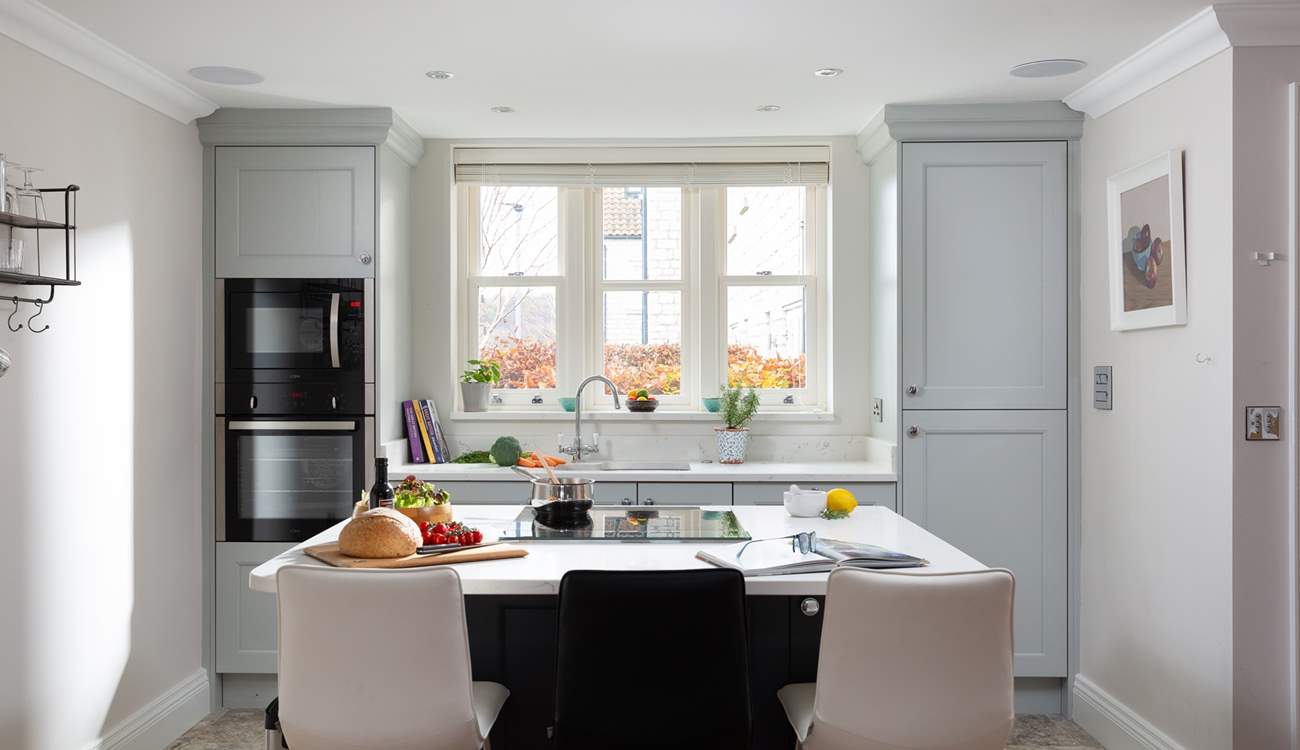 The stylish and well-equipped kitchen. 