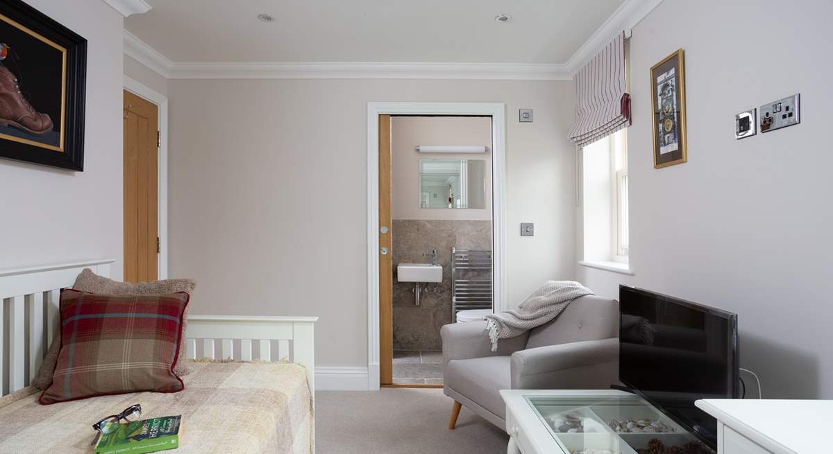 The snug has a useful wet-room. 