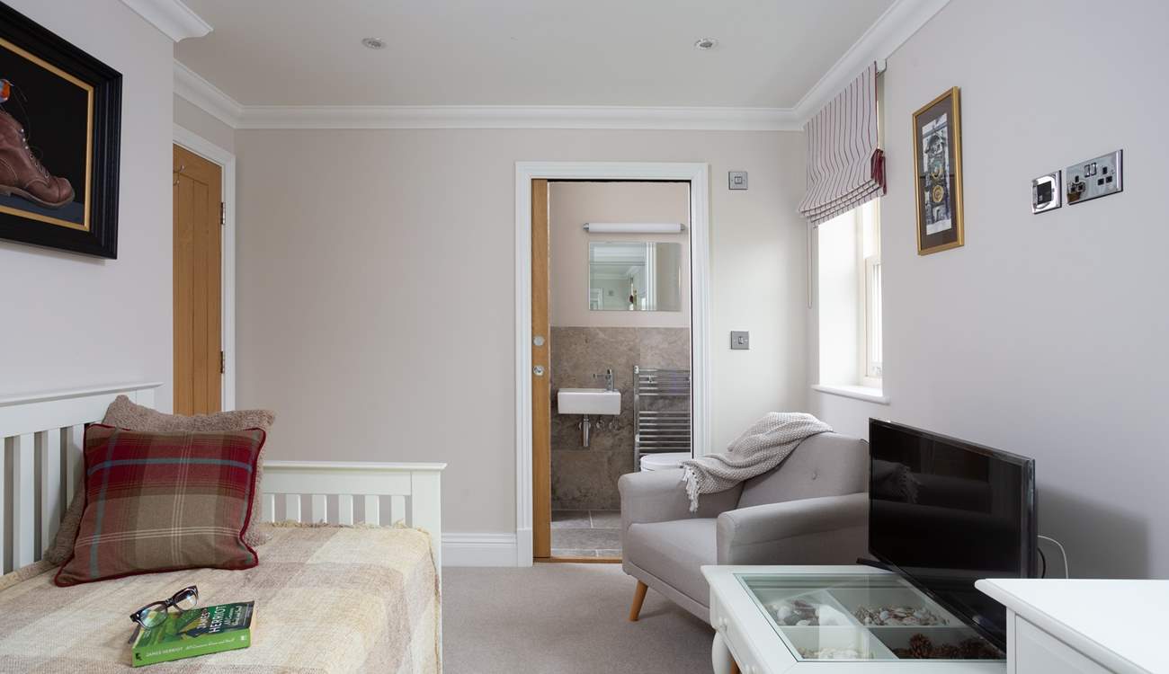 The snug has a useful wet-room. 