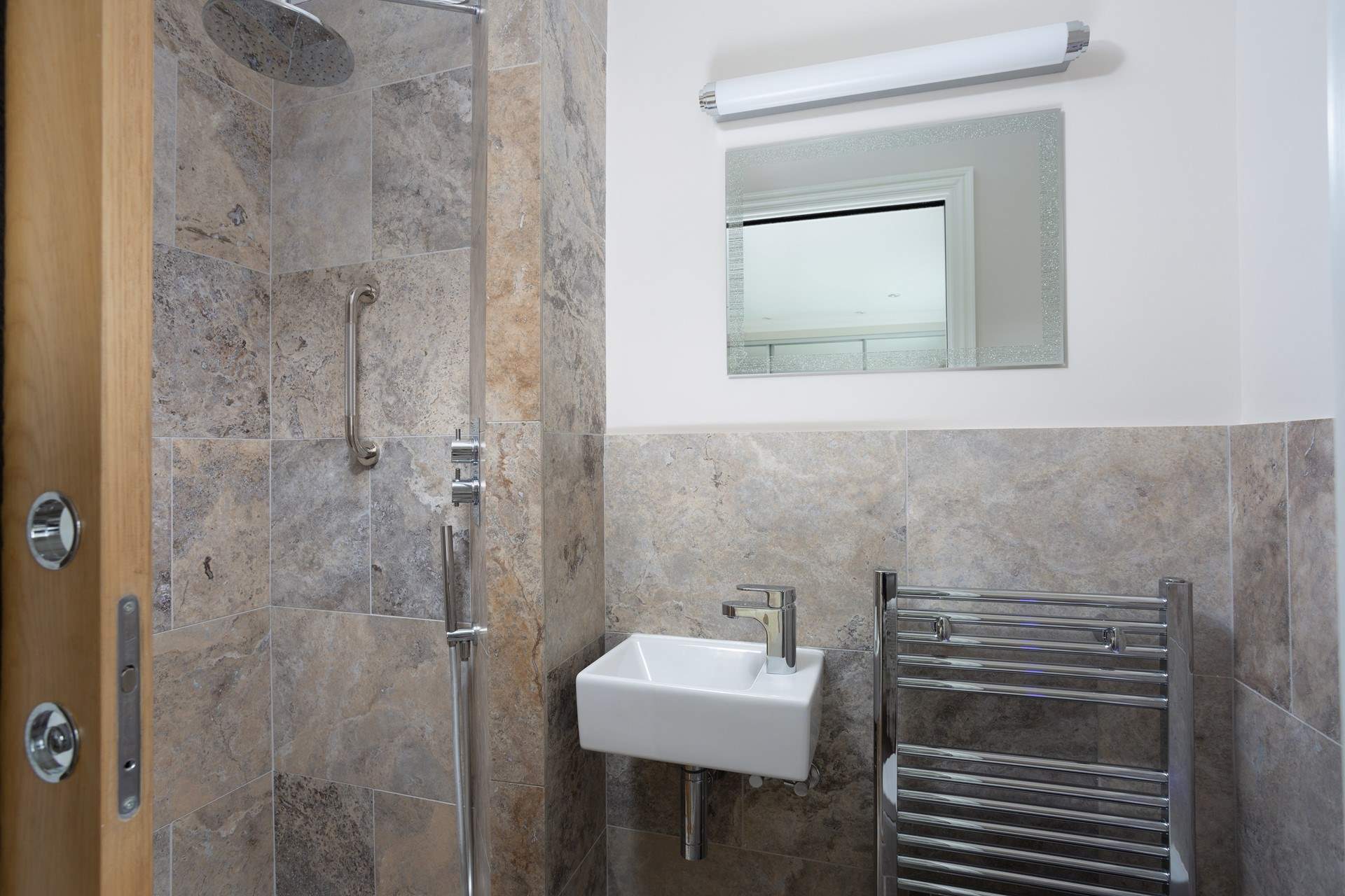 The luxury wet-room in the snug.