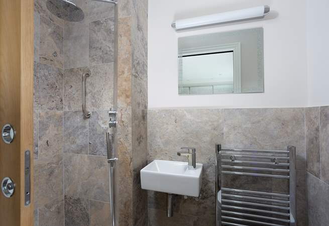 The luxury wet-room in the snug.