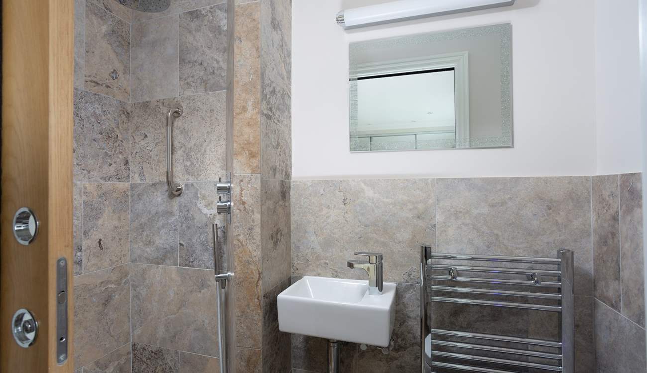 The luxury wet-room in the snug.