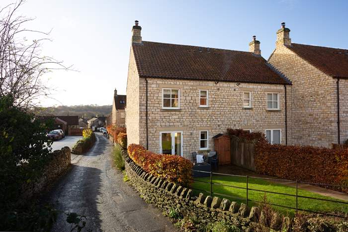 No 9 is a 2 bedroom, dog friendly self catering cottage near York.