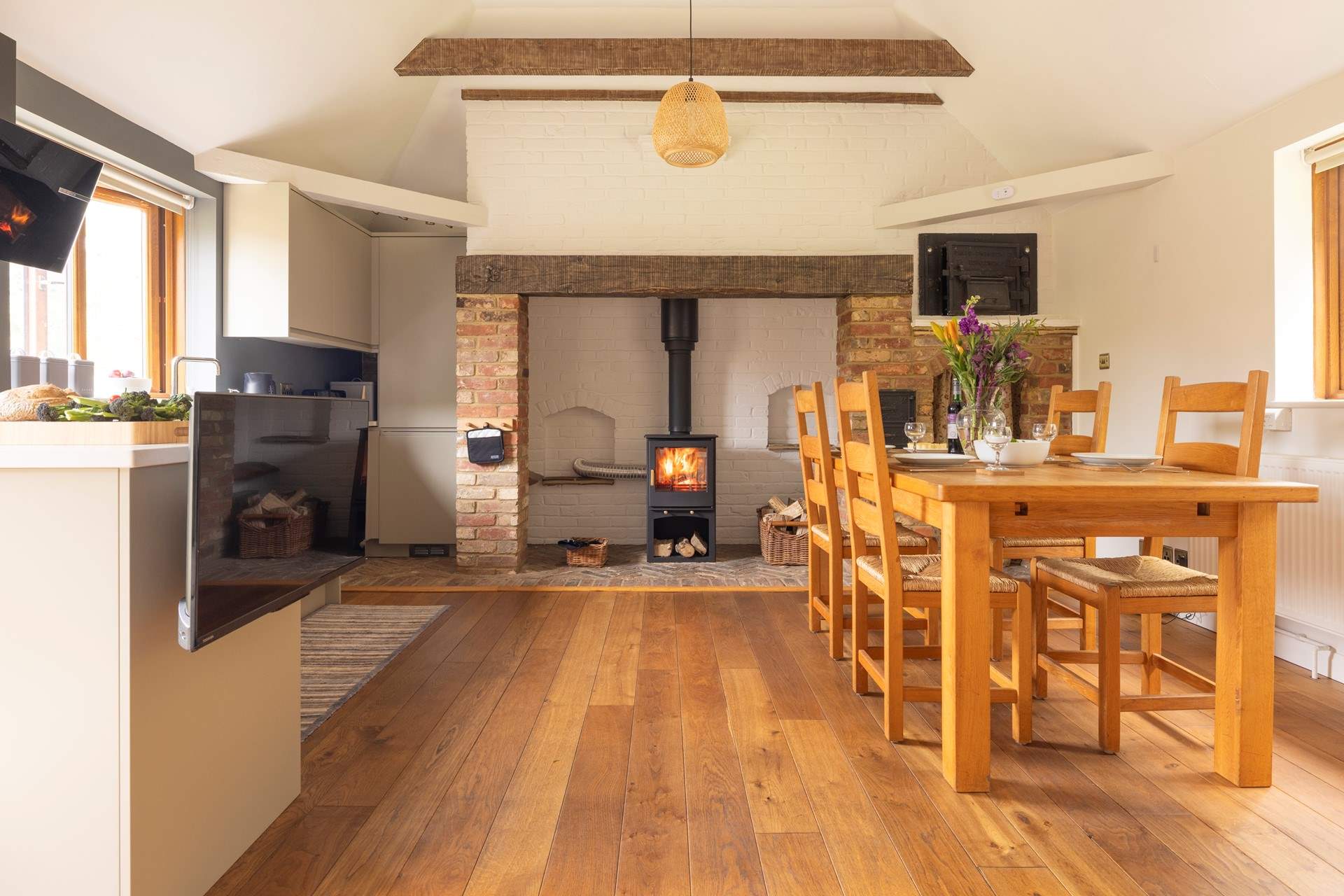 Gather everyone around the dining-table for a holiday feast!