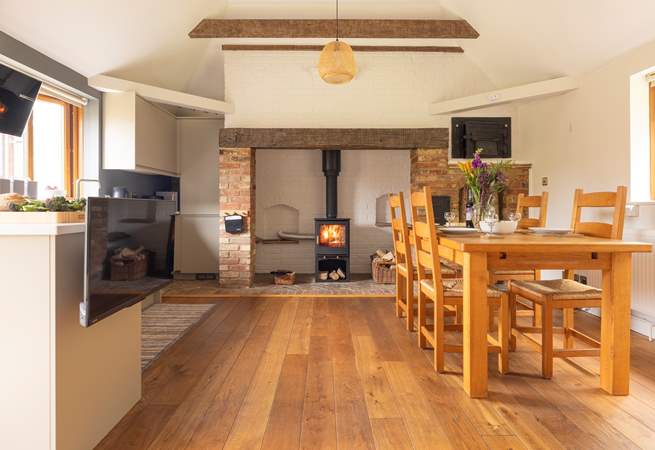 Gather everyone around the dining-table for a holiday feast!