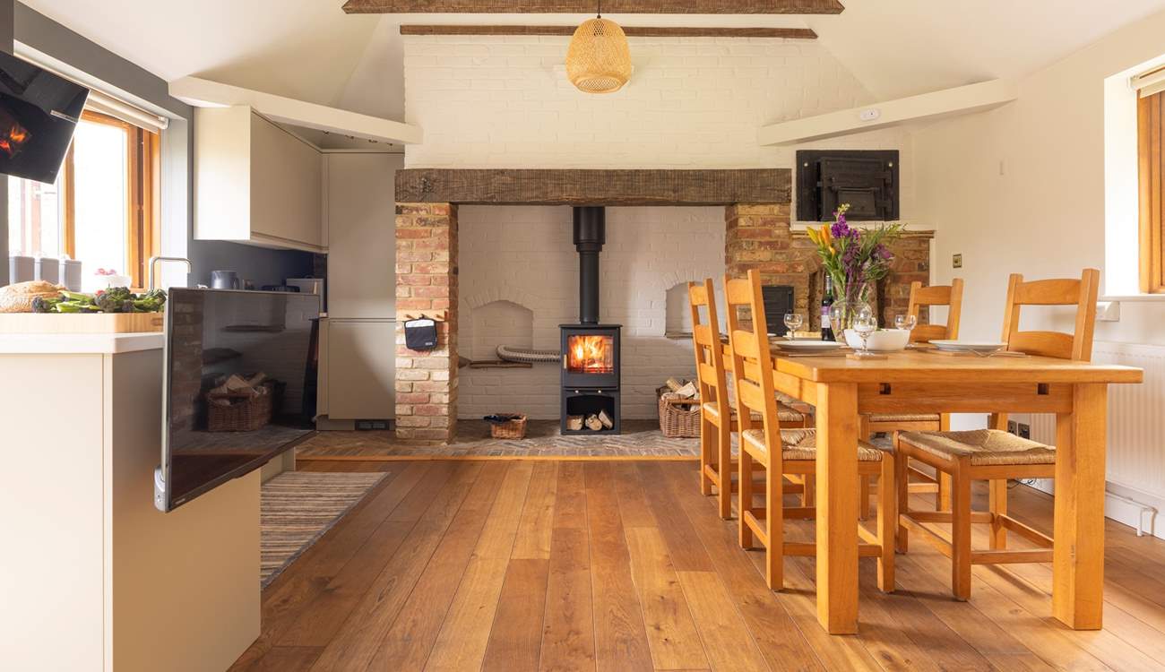 Gather everyone around the dining-table for a holiday feast!