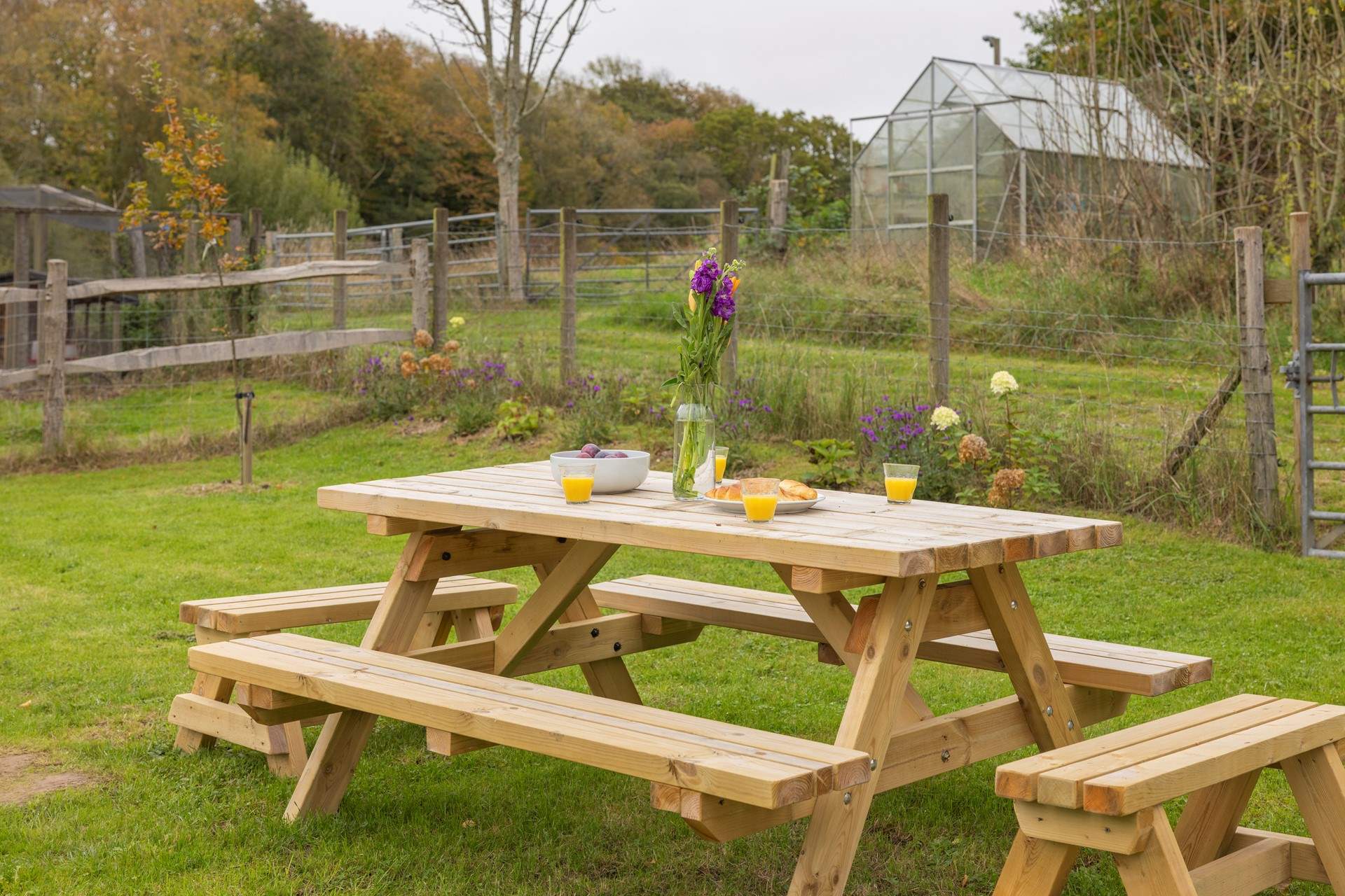 The garden in front of of the annexe is not accessible to guests, however there is this lovely private garden with picnic bench.