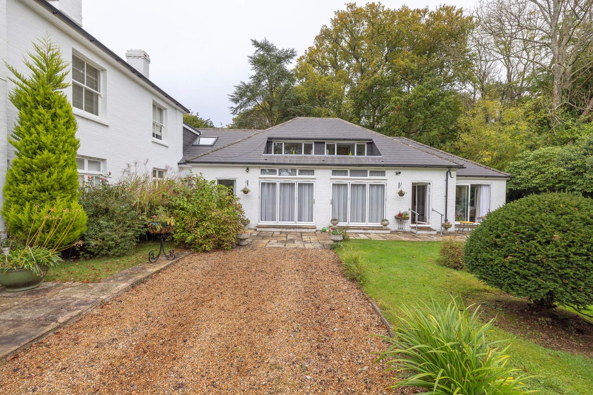 A warm welcome awaits you at Rockfield Lodge situated in beautiful grounds in 1066 country.