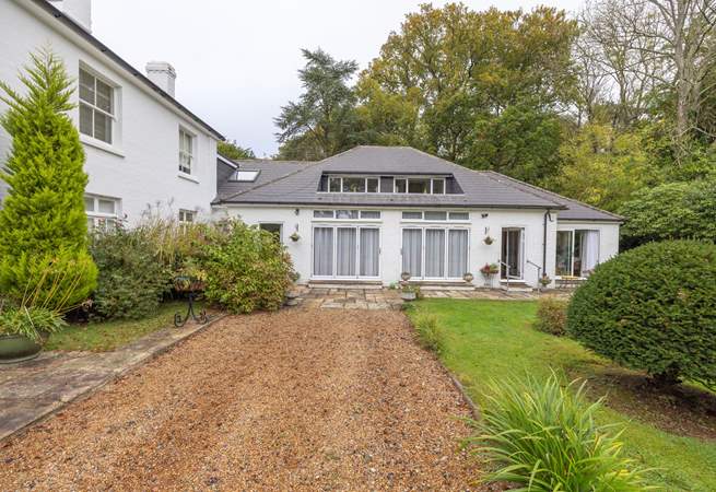 A warm welcome awaits you at Rockfield Lodge situated in beautiful grounds in 1066 country.