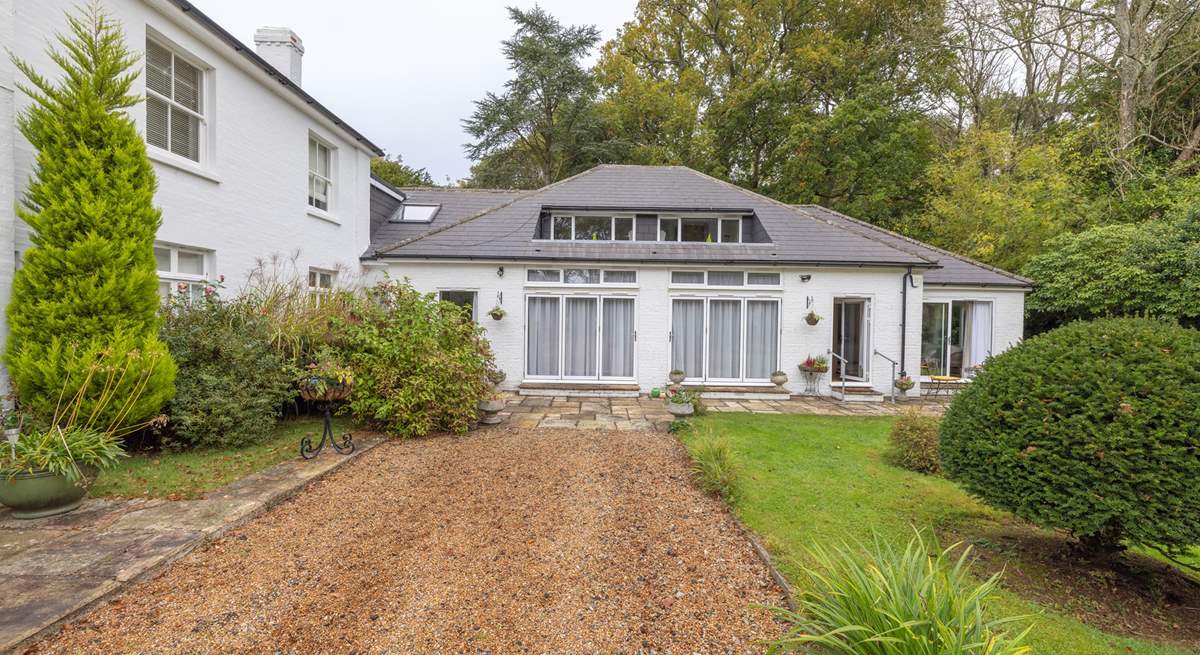 A warm welcome awaits you at Rockfield Lodge situated in beautiful grounds in 1066 country.