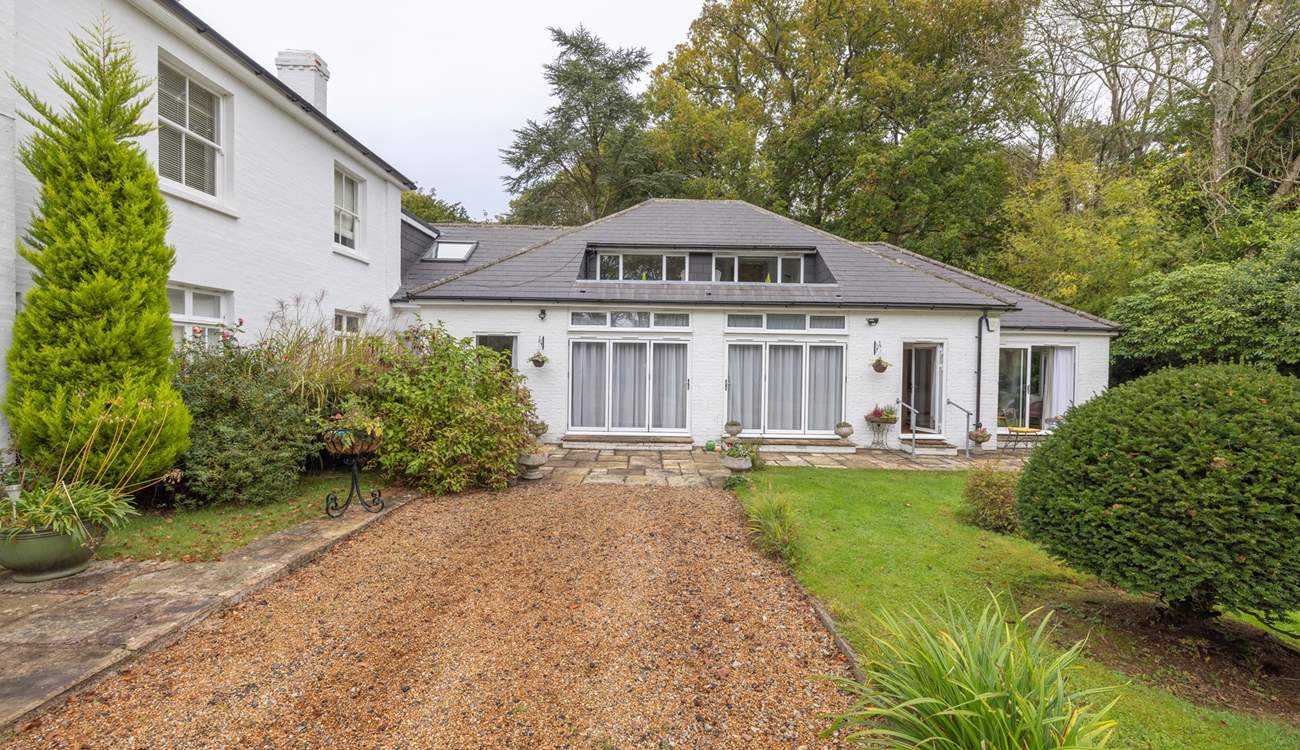 A warm welcome awaits you at Rockfield Lodge situated in beautiful grounds in 1066 country.