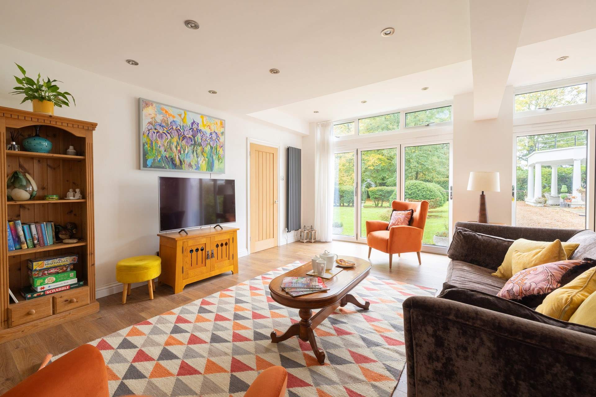 Snuggle up in the sitting-area and watch your favourite film.