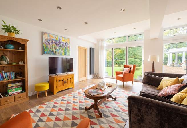 Snuggle up in the sitting-area and watch your favourite film.