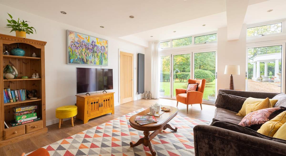 Snuggle up in the sitting-area and watch your favourite film.