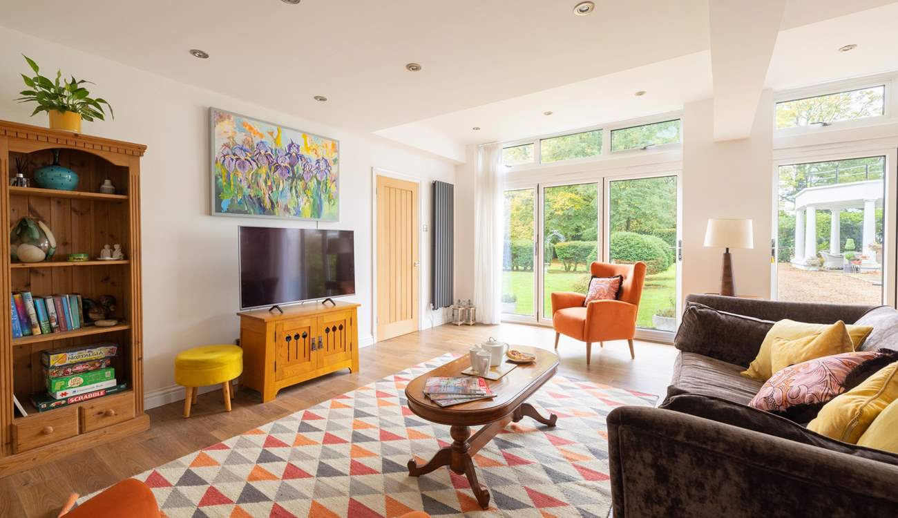 Snuggle up in the sitting-area and watch your favourite film.