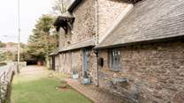 A morning coffee or an evening sundowner can be enjoyed at the front of the barn.