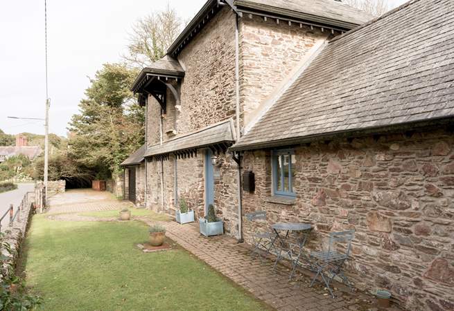 A morning coffee or an evening sundowner can be enjoyed at the front of the barn.