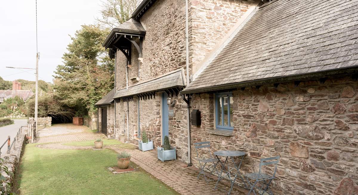 A morning coffee or an evening sundowner can be enjoyed at the front of the barn.