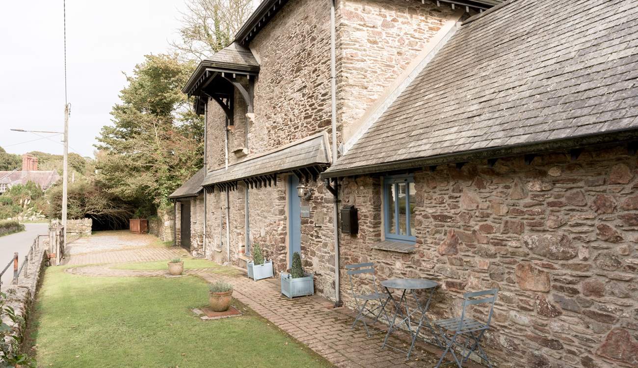 A morning coffee or an evening sundowner can be enjoyed at the front of the barn.