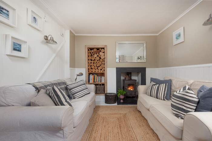 3 Kelly's Gardens is a 2 bedroom, dog friendly cottage near the beach in St Ives, Cornwall.