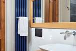 Wash-basin/WC.