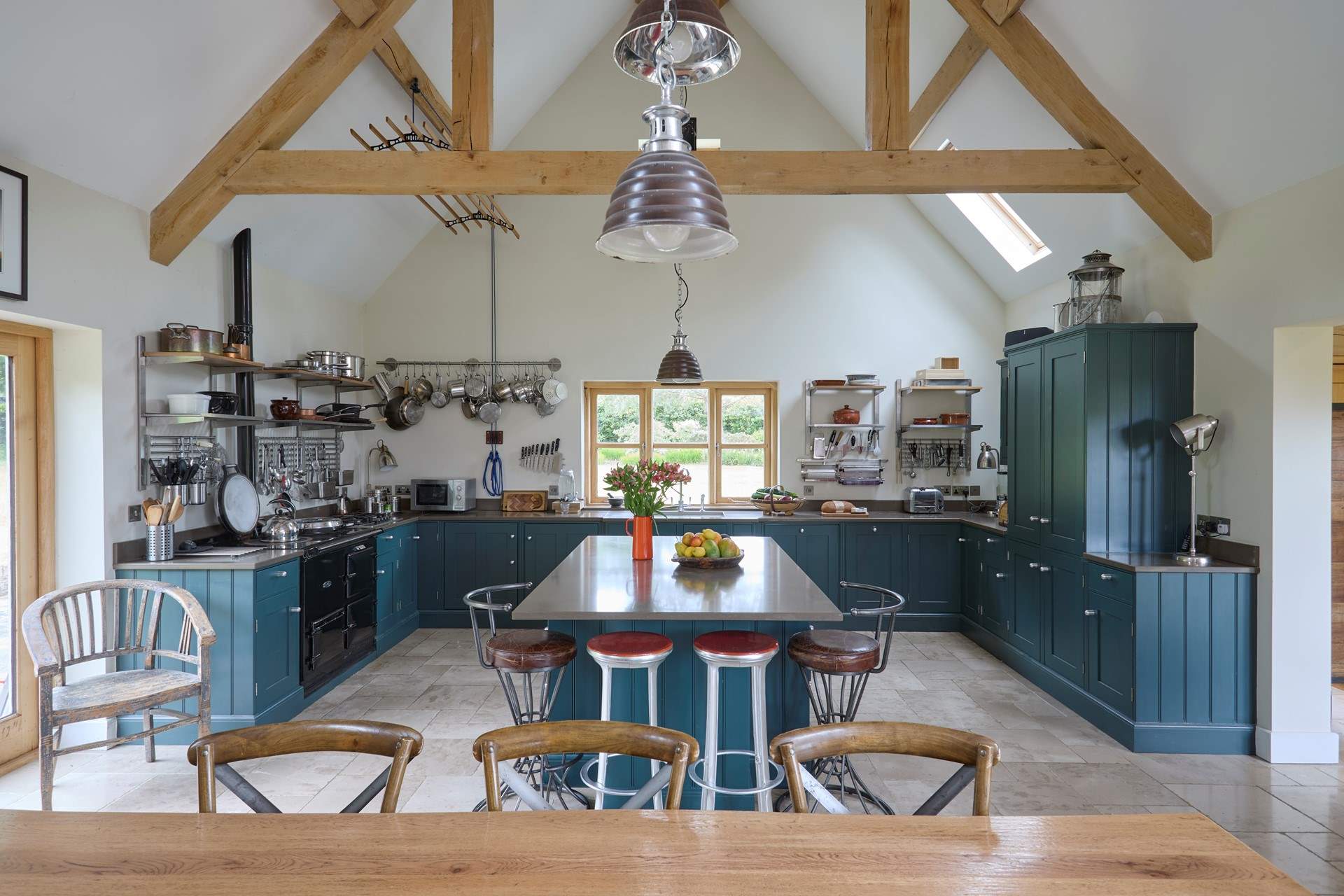 This wonderful large kitchen is perfect if you look to cook.