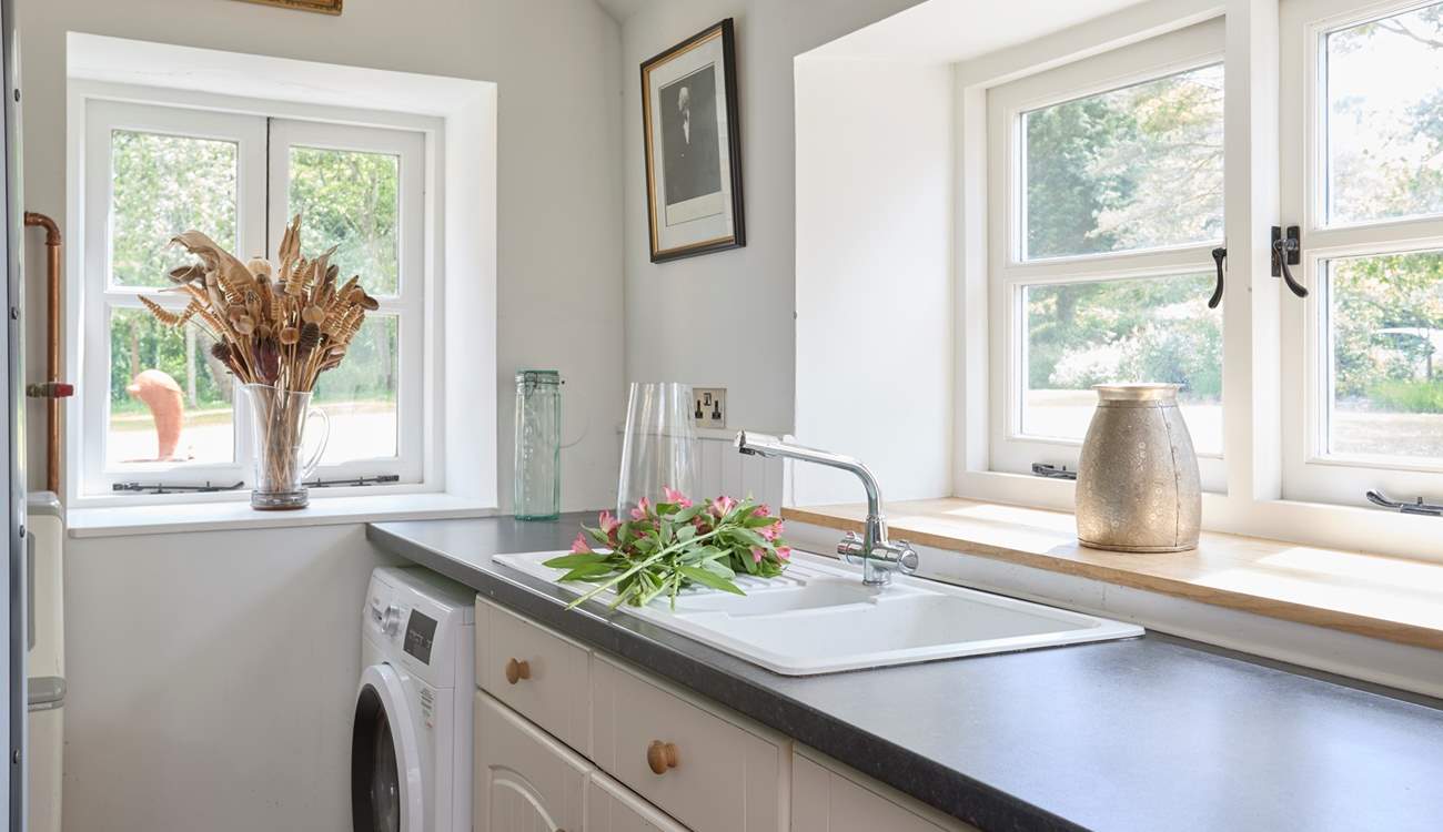 Utility-room with washing machine.
