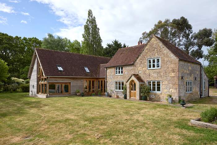 St Hubert's Lodge is a 3 bedroom, dog friendly self catering cottage near Yarmouth.