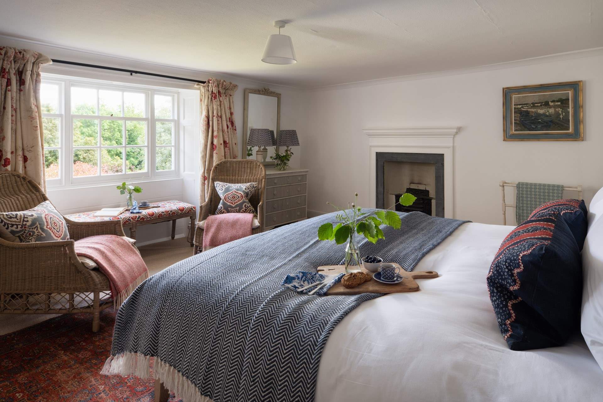 A beautifully spacious room.