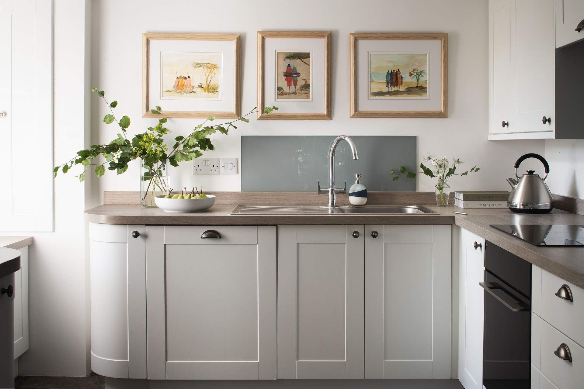 The area has a great choice of places to eat out, we are not sure how much the kitchen will be used!