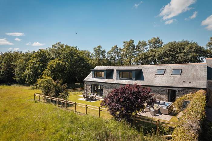 Rosmelin is a 3 bedroom, dog friendly cottage near Wadebridge, North Cornwall.