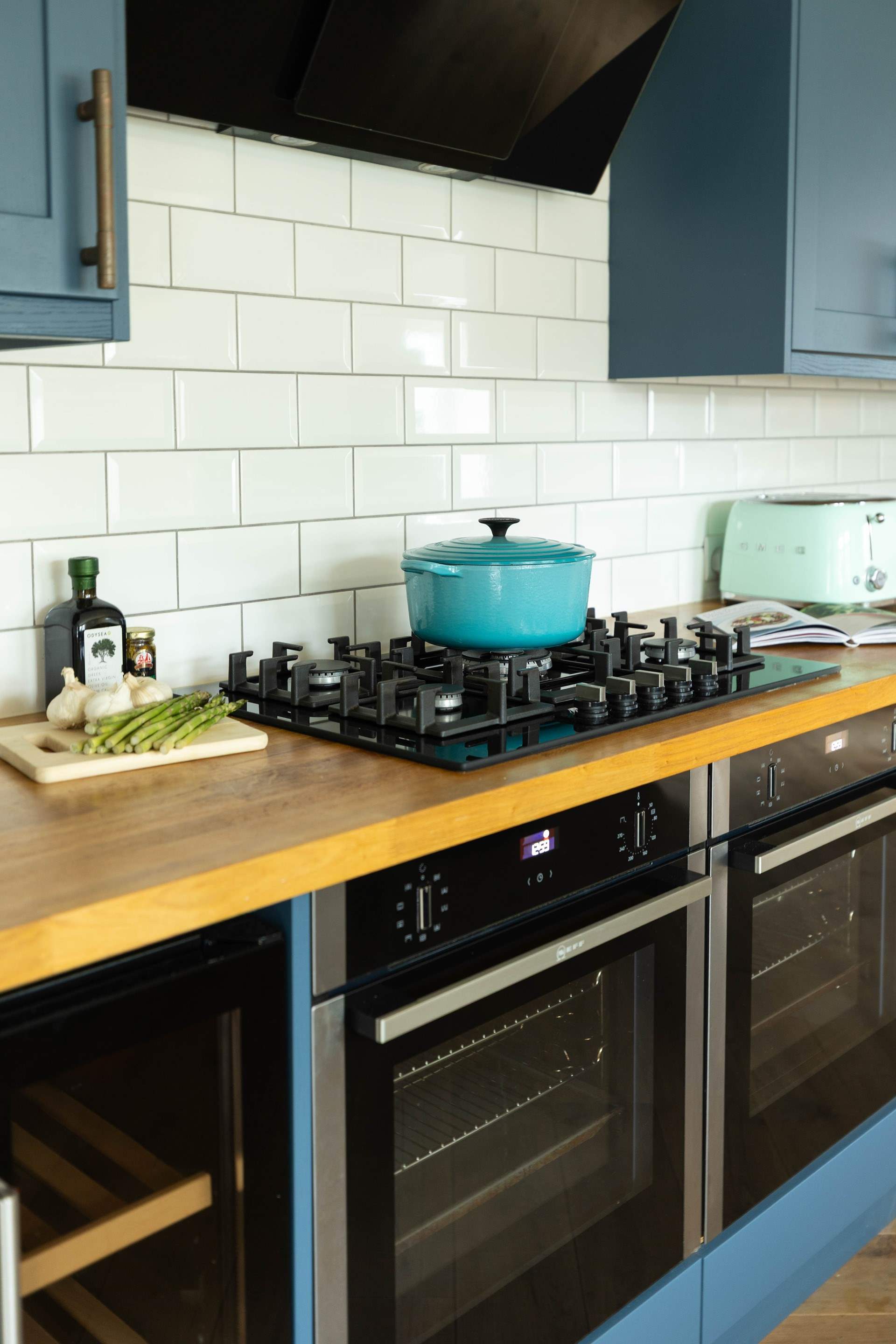 Everything in this cottage is beautiful including the pans!