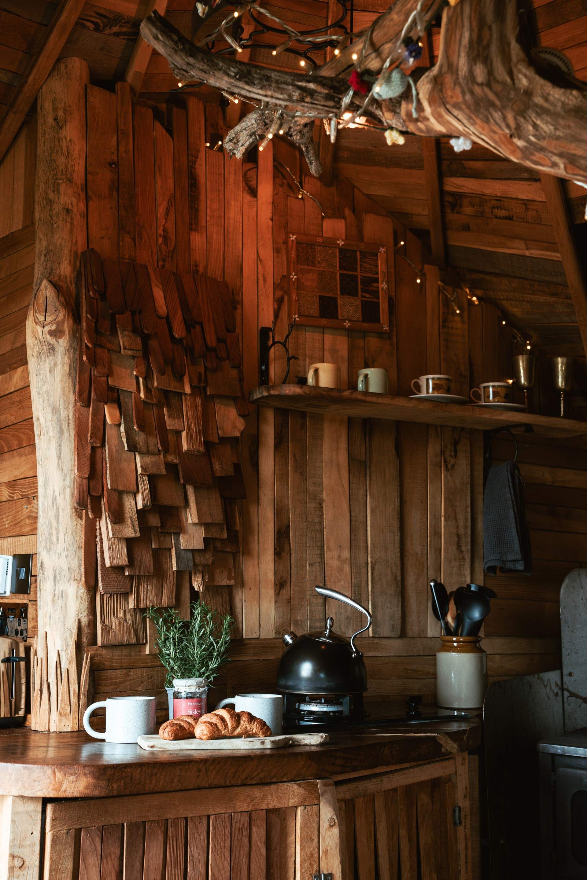 The kitchen offers everything you could need for rustling up romantic meals.