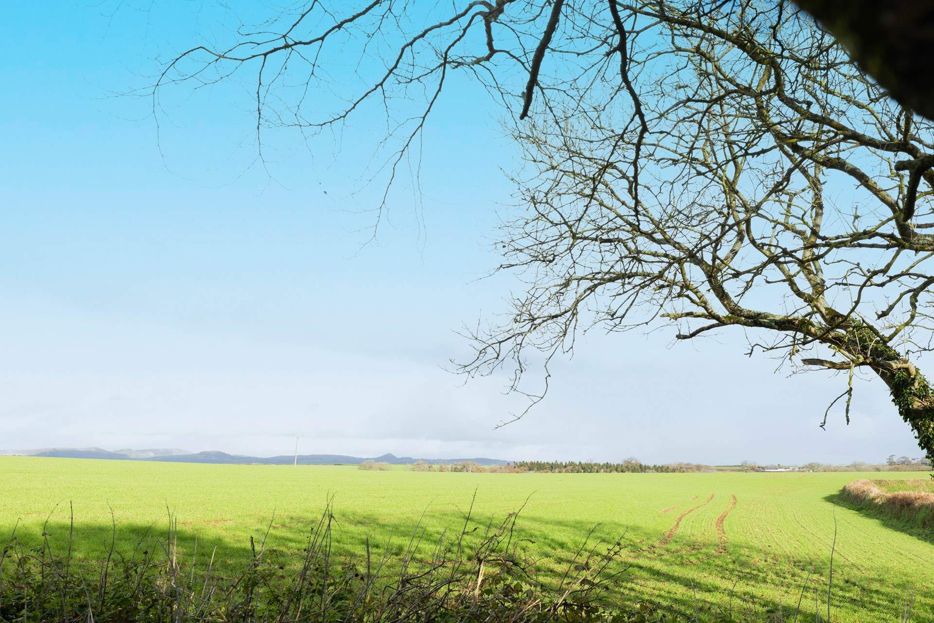 Endless views across the surrounding countryside.