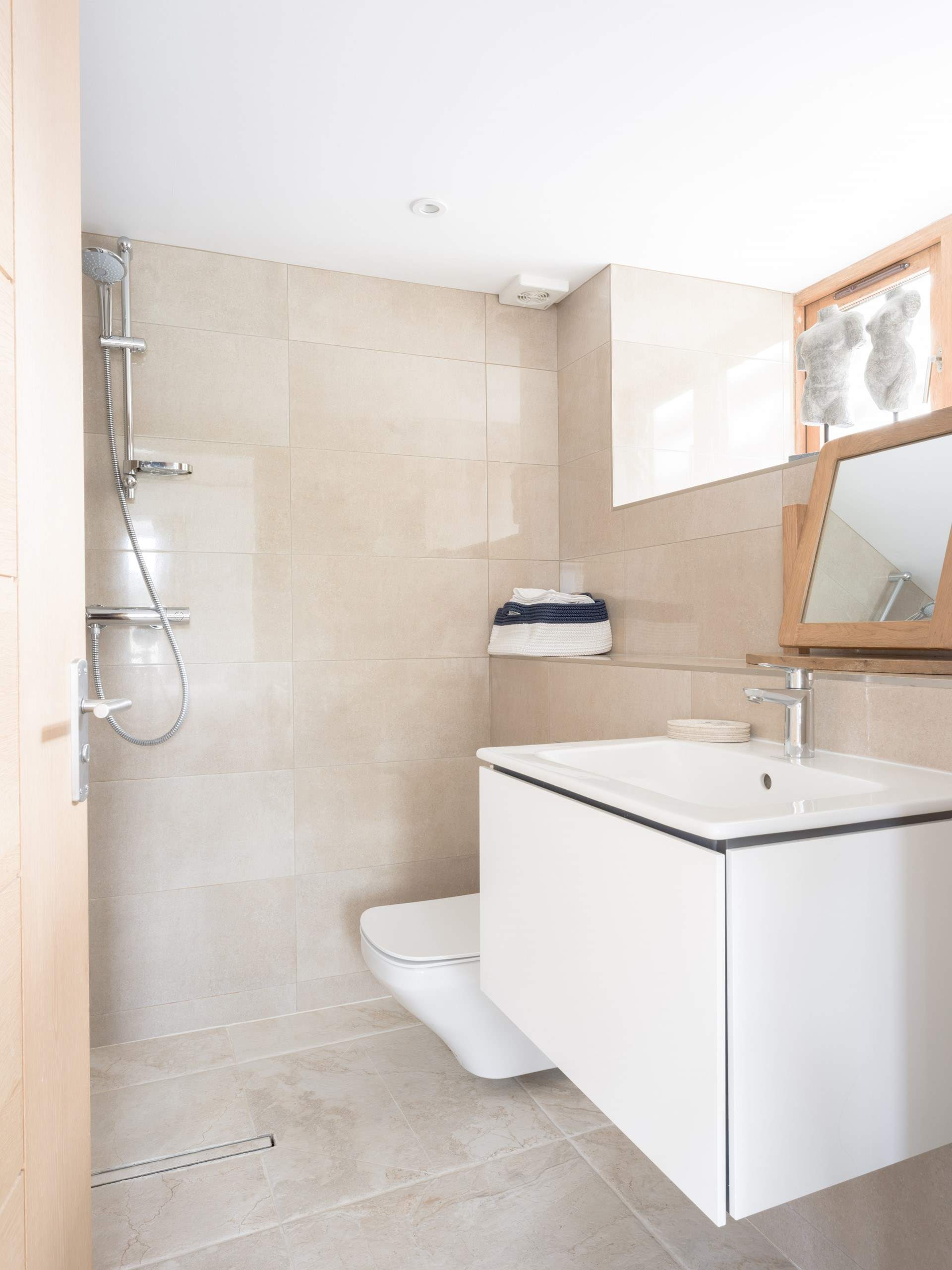The large wet-room space is perfectly executed to provide a wonderful and invigorating power shower.
