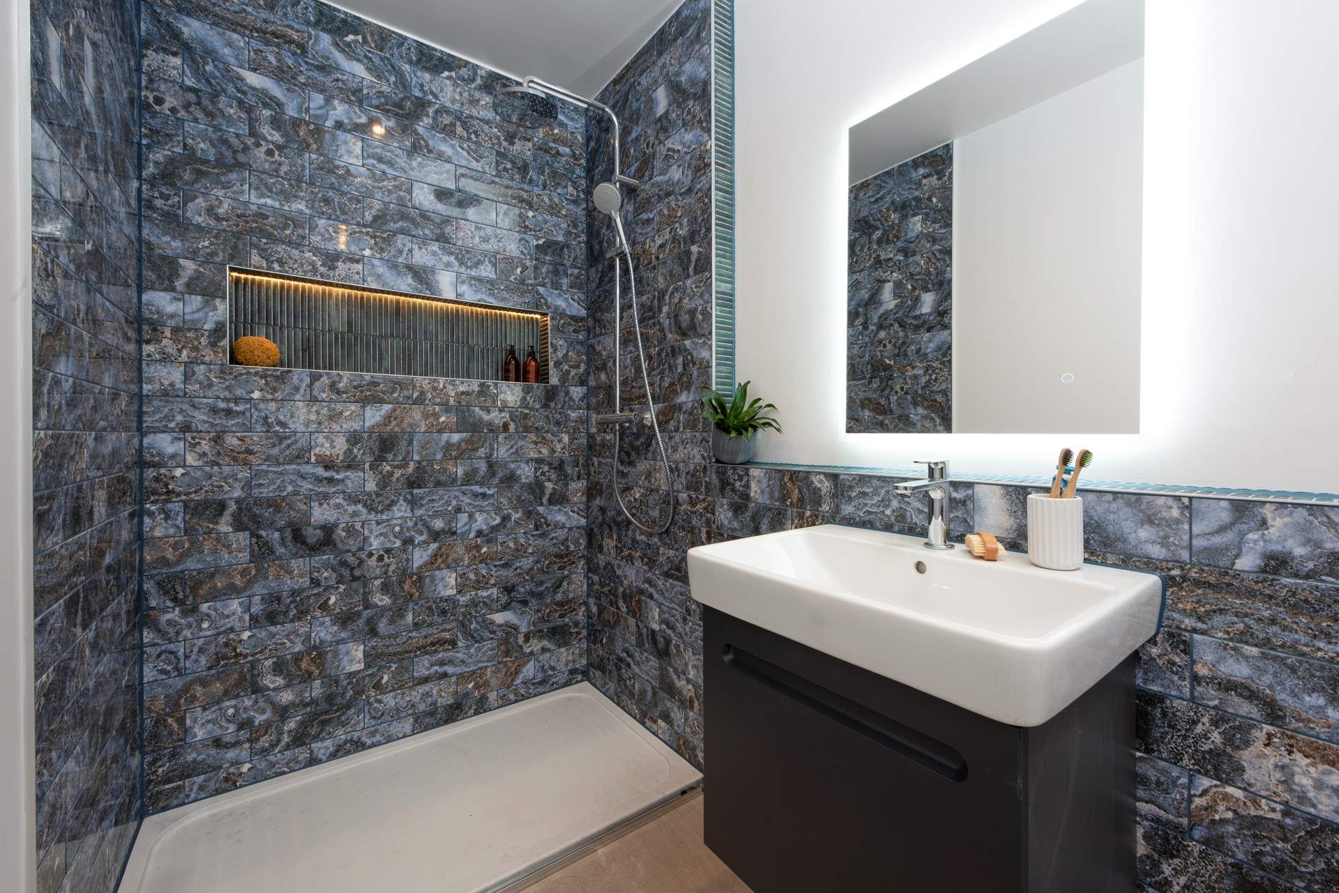 The stylish shower-room.