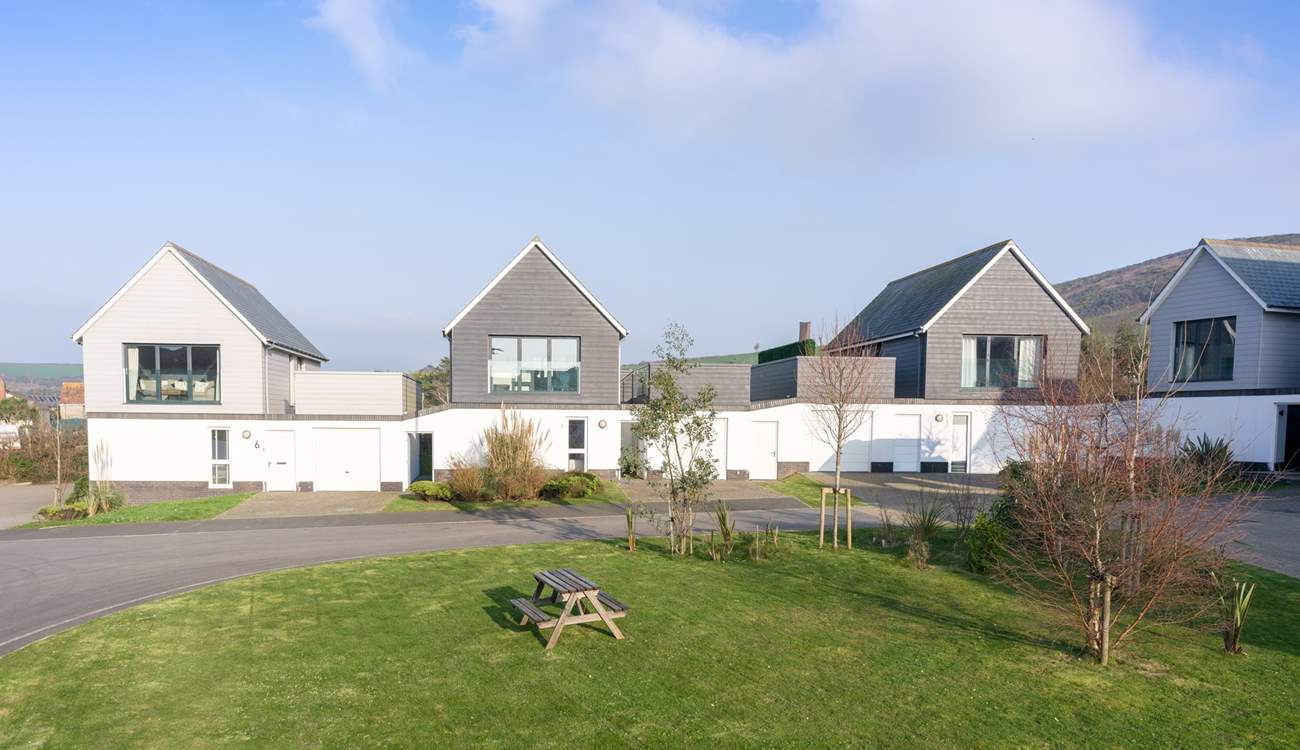Welcome to 7 Bay View in the heart of Croyde with the beach and village a short stroll away. 
