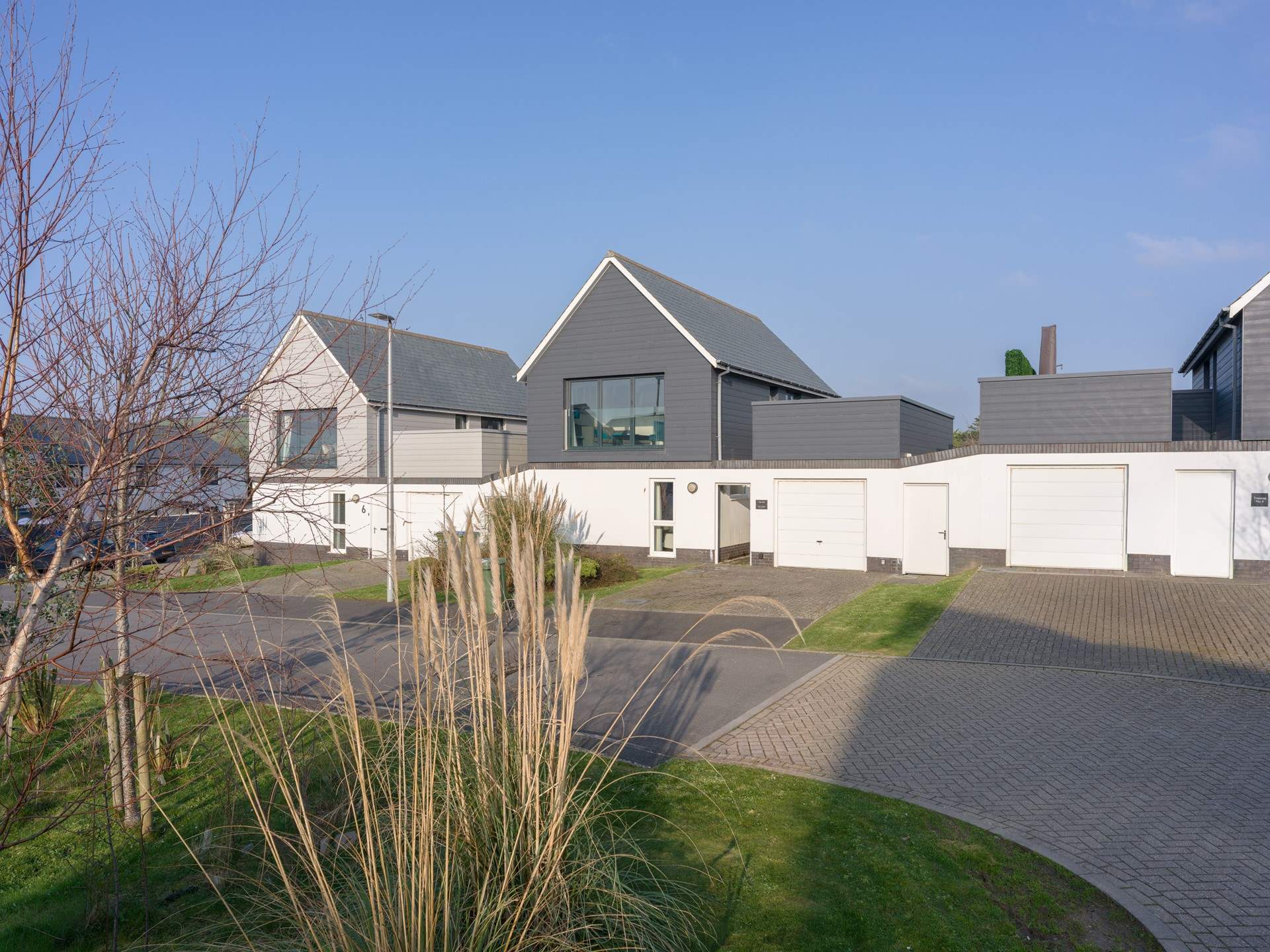 7 Bay View sits in a lovely cul-de-sac. 