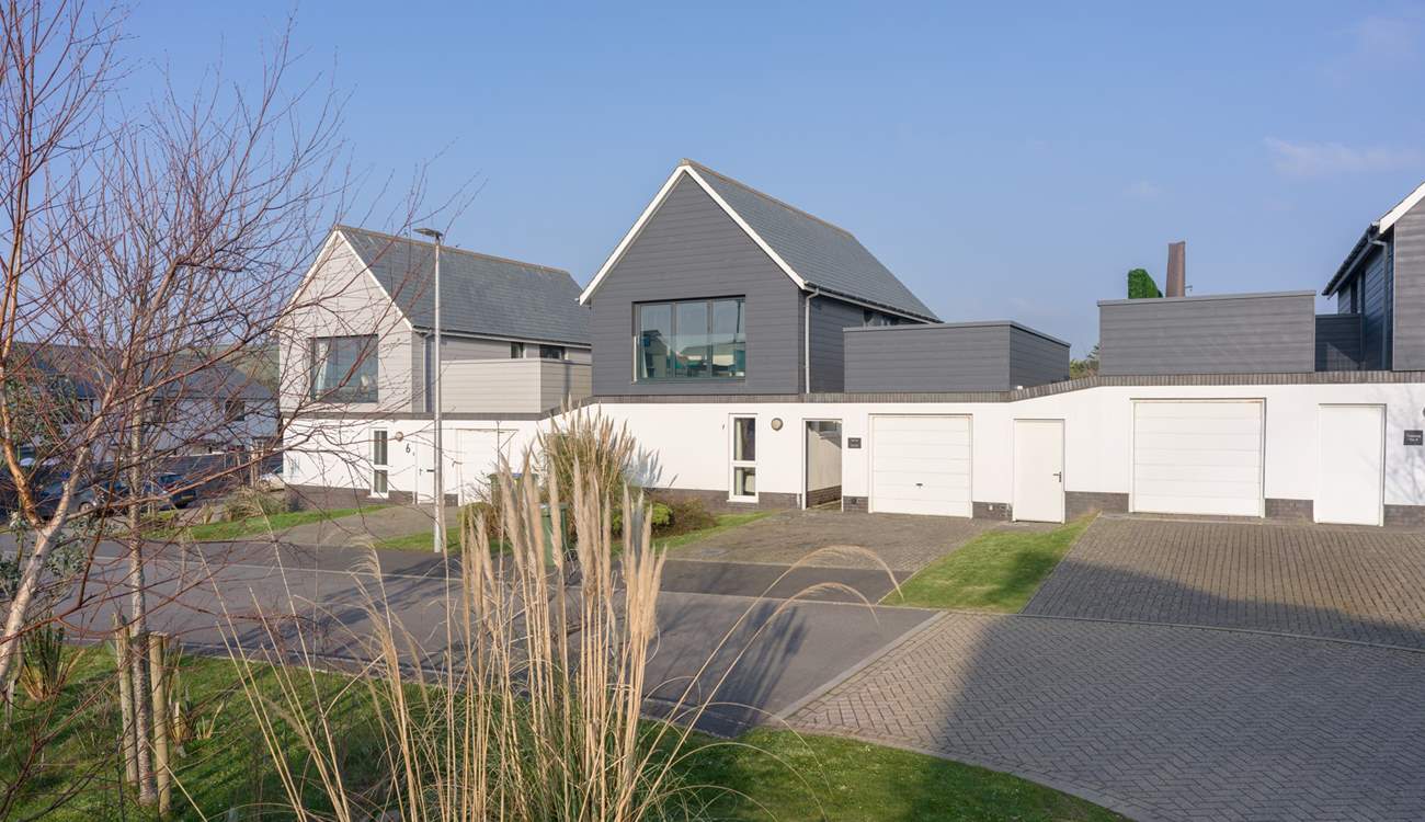 7 Bay View sits in a lovely cul-de-sac. 