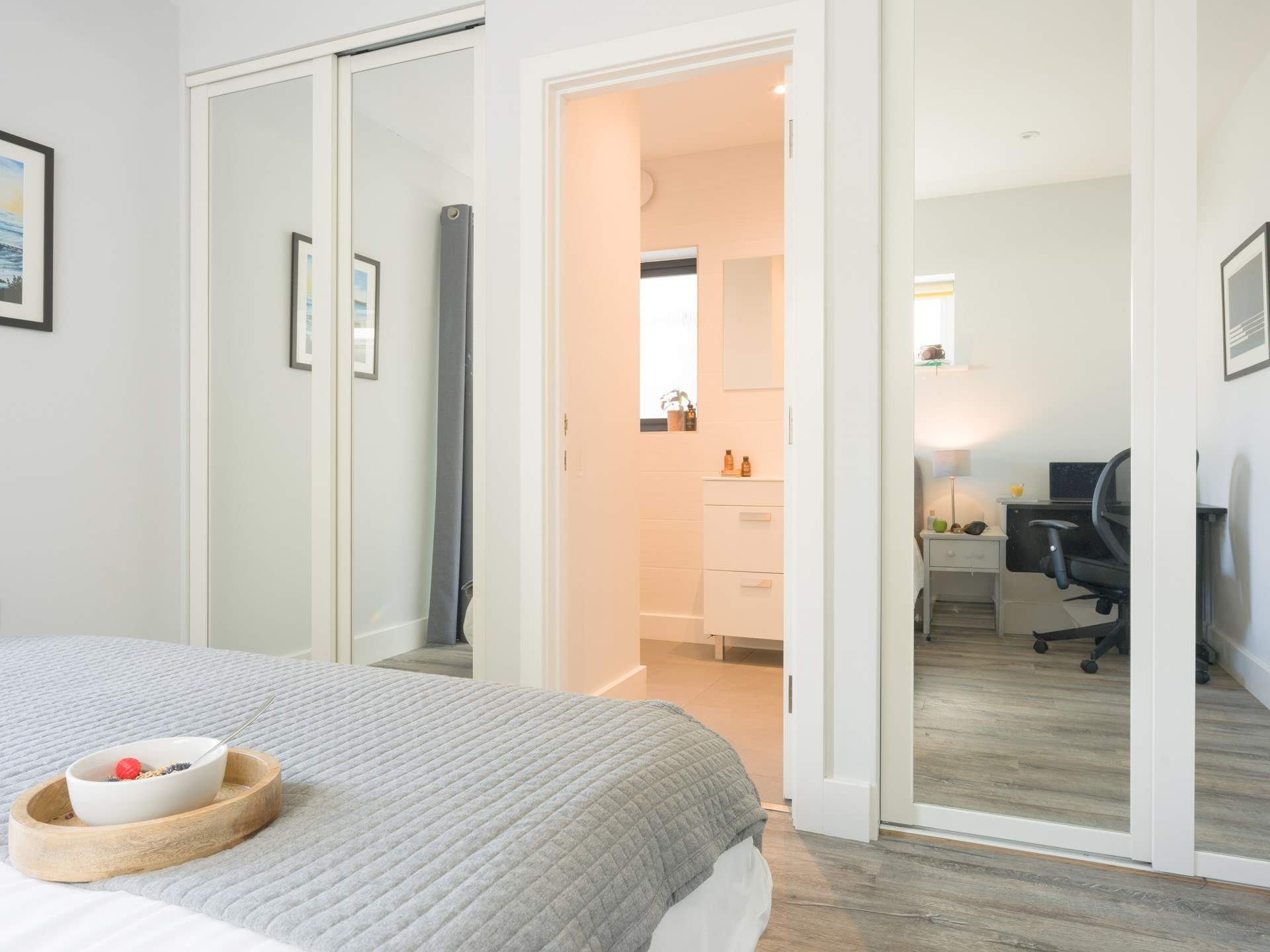 Looking in to the en suite shower-room.