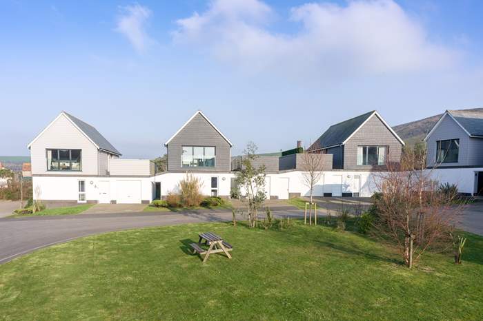 7 Bay View is a 3 bedroom, dog friendly cottage near the beach in Croyde, Devon.