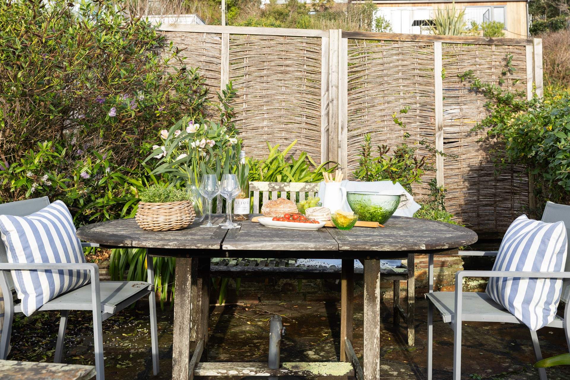 Al fresco dining is the perfect holiday pastime. 